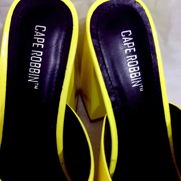 💛 Brand New Neon Yellow Pointed Toe Block Party Heels 💛 - Picture 8 of 8
